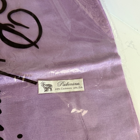 Pair of Cashmere and Silk Pashminas. Teal Blue and Lavender Purple. New in bag. - Picture 5 of 11